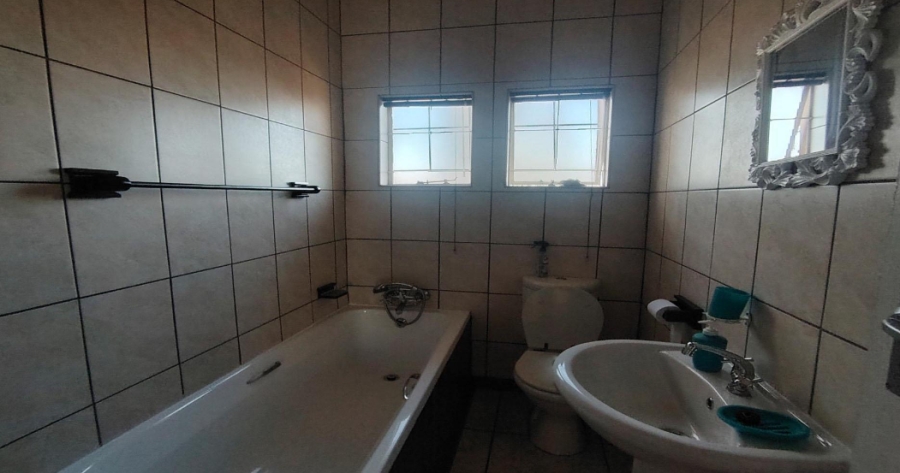 3 Bedroom Property for Sale in Langenhovenpark Free State